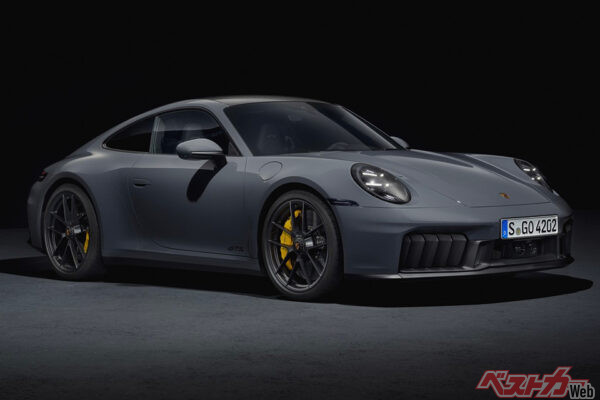 ポルシェ 911（現行型／新車価格：1853万円～）。911の新車は、一番安いグレードでも車両価格だけで1800万円以上。空冷の中古車相場も1300万円以上だ