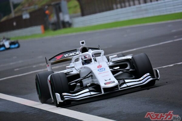 今季すでに4勝かつほとんどのラウンドで表彰台に立っている太田格之進の6号車(DOCOMO TEAM DANDELION RACING)。その速さは他を寄せ付けていない。第6戦は13位から追い上げての優勝だった