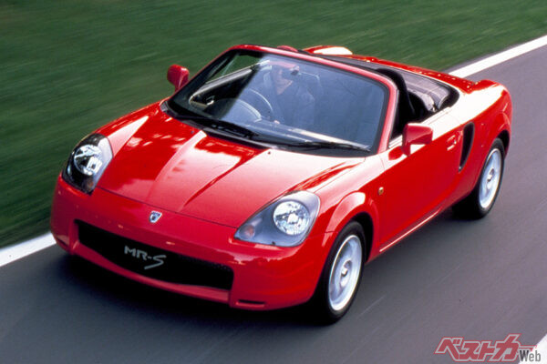 トヨタ MR-S（中古車相場：総額85万～320万円）。誰もが100％使い切れるパッケージ。日本で乗るならフェラーリ以上かも？
