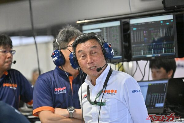 PONOS NAKAJIMA RACING総監督中嶋悟。2025年の第10戦でのイゴールの初優勝は、鈴鹿で中嶋悟とともに表彰台に立ちブラジル国家を流すこととなった。この出来事に感慨深くなった人も少なくないようだ