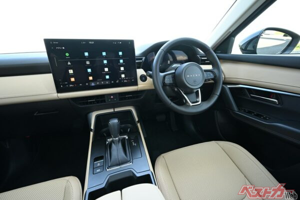 CX-5の内装。素材の質感など含め豪華さや上質さが漂う