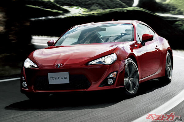 トヨタ 86（中古車相場：総額100万～290万円）。元々AE86の現代版で、「中古車が安い」というのも昔のハチロクっぽい？