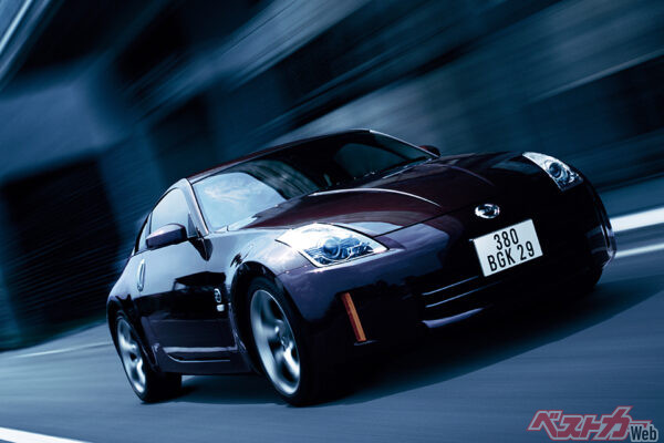 日産 フェアレディZ（Z33／中古車相場：総額110万～270万円）。「FRの基本を学べる安いクルマ」という意味で、Z33の中古車はシルビア的