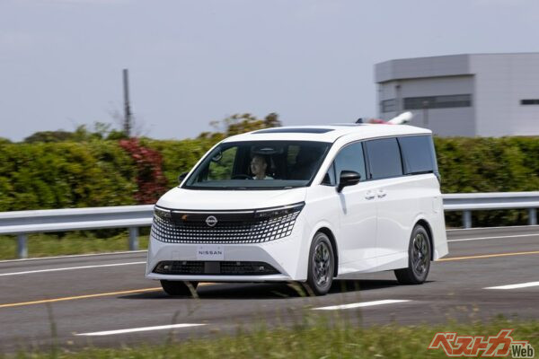 スポーツカーに迫る高い走行性能と、ミニバンを感じさせない快適な乗り心地を両立した