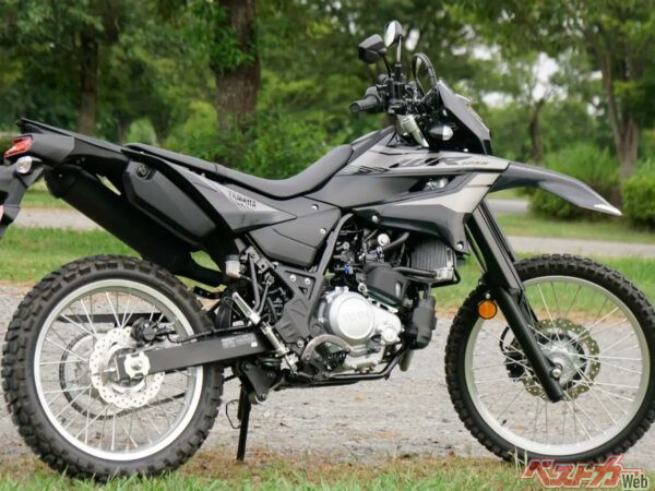 【試乗】シートとリンクで70mmダウン！　WR125Rを安心して楽しめる足着き性大改善術