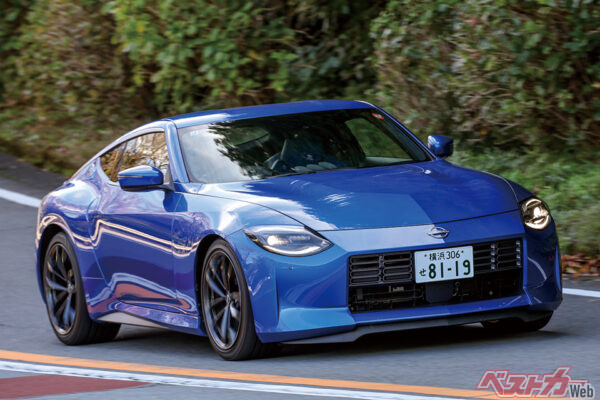 日産 フェアレディZ（549万7800〜930万2700円）。全長×全幅×全高＝4380×1845×1315mm、ホイールベース＝2550mm、出力＝405ps/48.4kgm、WLTCモード燃費＝10.2km/L（G）