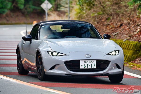 マツダ ロードスター（289万8500〜430万8700円）。全長×全幅×全高＝3915×1735×1235mm、ホイールベース＝2310mm、出力＝136ps/15.5kgm、WLTCモード燃費＝17.2km/L（G）