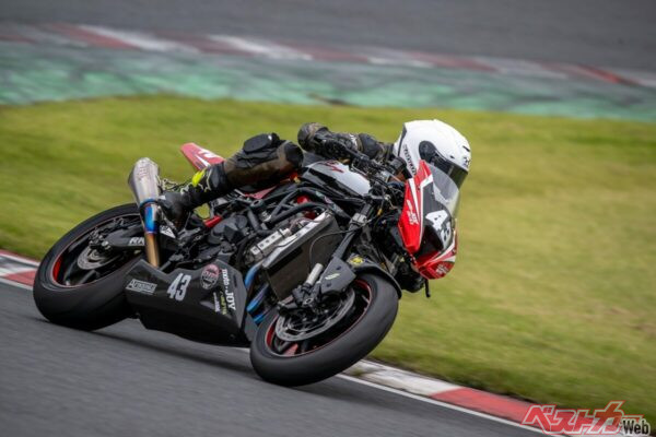 多くのプロショップやライダーから高い支持を得ている