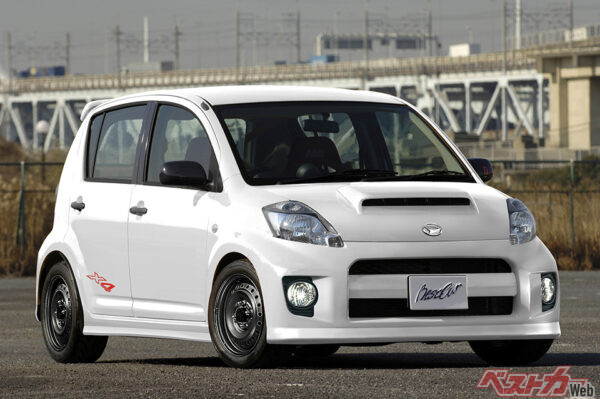 ダイハツ ブーンX4(中古車相場:105万~164万円)。全長×全幅×全高=3630×1665×1535mm、ホイールベース=2440mm、出力=133ps/13.5kgm、発表時燃費=14.6km/L
