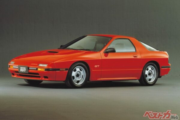 マツダ RX-7（FC3S／中古車相場：229万～790万円）。全長×全幅×全高＝4335×1690×1270mm、ホイールベース＝2430mm、出力＝205ps/27.5kgm、発表時燃費＝7.3km/L