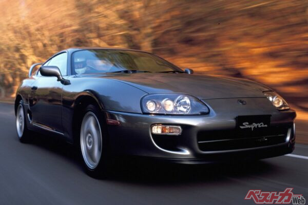 トヨタ スープラ（A80／中古車相場：600万～1590万円）。全長×全幅×全高＝4520×1810×1275mm、ホイールベース＝2550mm、出力＝280ps/46.0kgm、発表時燃費＝9.0km/L