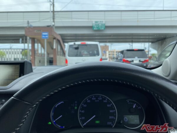 シフトノブに手を置きっぱなしにしてない？　MT車に長く乗ってる人がやらないNG操作