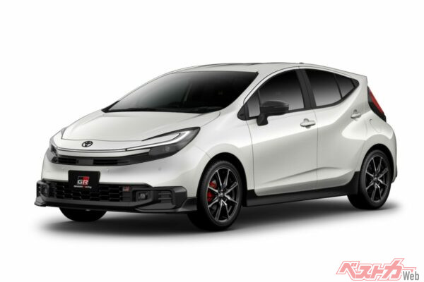 改良型アクアに関して概ね好評の声が多く売れ行きも好調なアクアだが、スポーティーな雰囲気を加えたGRスポーツグレードが追加された