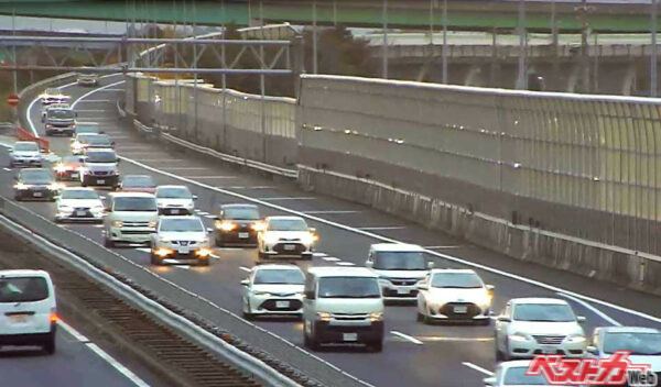 名神高速上り線一宮JCTのジッパー合流渋滞緩和策・対策前の写真（出典：NEXCO中日本）