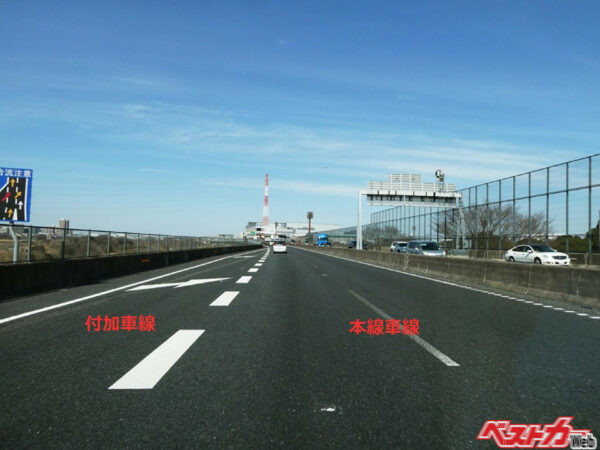 合流する時一瞬迷っちゃう？　右ウインカーを出すか？　左ウインカーか？　判断するポイントとは