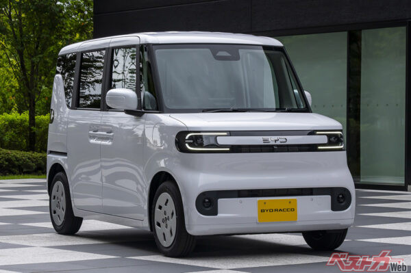 日本の人気軽自動車の王道スタイルを踏襲し、EVらしい先進感と親しみやすさを融合させている