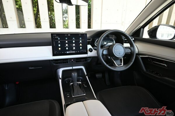 新型CX-5の運転席。センターディスプレイは12.9インチ。Lグレードのみ15.6インチ