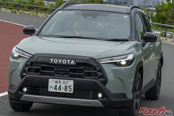 カローラだからこそ”スーパー”カー!?　扱いやすいサイズと抜群の実用性で普段使いに差がつくカローラクロスの実力！