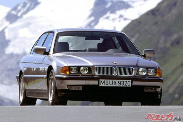 1994年に7シリーズの3代目として登場したE38。1995年にはV12を搭載する750iが追加された