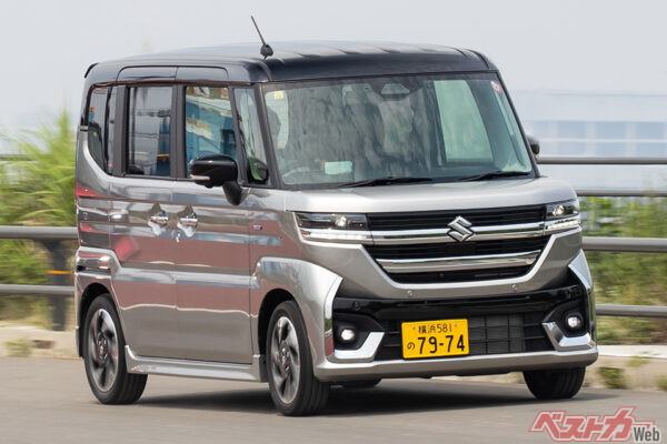 スズキ スペーシアカスタム【マイルドハイブリッド車／FF】全長3395×全幅1475×全高1785mm　ホイールベース2460mm　658cc、直3ターボ＋モーター　エンジン64ps・モーター3.1ps　WLTCモード燃費：21.9km/L　