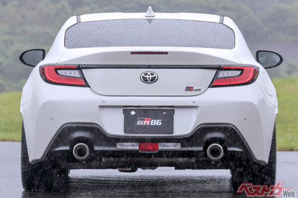 えぇぇ、GR86が”スーパー”カーになる!?　タイヤを積める荷室は伊達じゃない!?