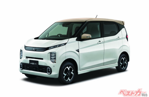 一部改良された三菱 ekクロスEV。顔つきはグリルやダイナミックシールドが変更され、よりEVらしいものに