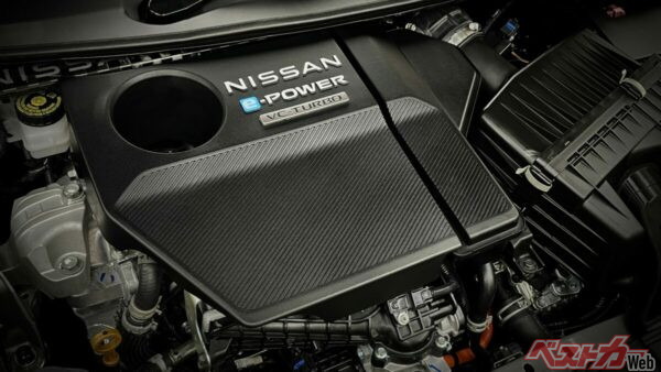 現行エクストレイルNISMO e-4ORCEに採用されているVCターボエンジンを発電用に使うe-POWERシステムを搭載するという、大胆なチャレンジをしたオーラNISMO RSコンセプト