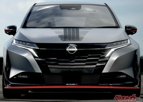 フェンダーは左右合計で145mm拡大され、全幅はエクストレイルNISMO e-4ORCEよりも広い1880mmに達する