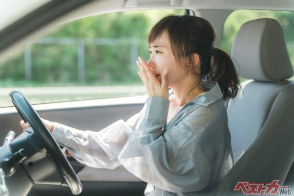 目的のICを通り過ぎても、本線や路肩での後退や転回は厳禁。そのまま次のICまで進み、料金所の係員へ申し出る（PHOTO：Adobe Stock_buritora）