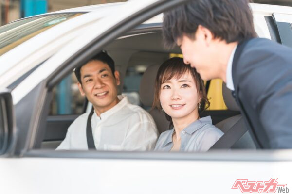 クルマより営業マンを見ろ!? ディーラーでは“世間話”が超重要！ 新車購入で後悔しない担当者の見極め方