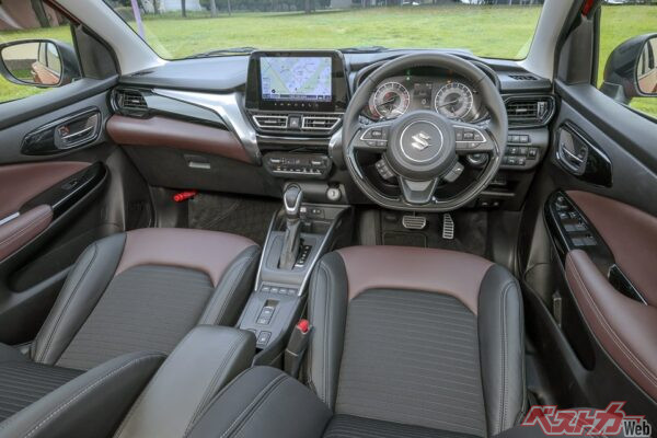 フロンクスの運転席。写真を見れば、かなり機能や装備が充実しているとよくわかる