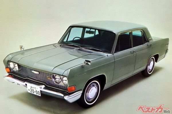 1964年から1986年までマイナーチェンジをしながら基本設計やデザインに大きな変更のなかった初代デボネア