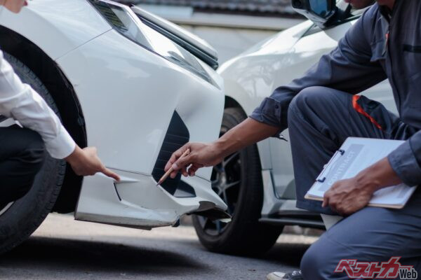 事故後の負担やトラブル解決を支える特約には、利用しても等級が下がらないものがある（NANKHAMMAI@Adobe Stock）