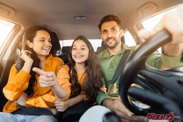 法律上の乗車定員に収まっていても、事故時の安全性まで保証されているわけではない(Prostock-studio@Adobe Stock)
