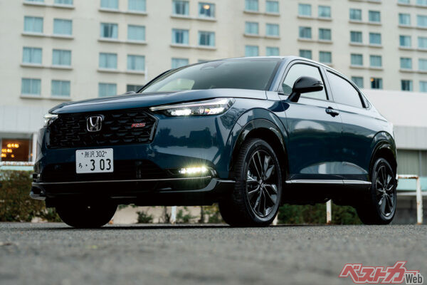 キックスのライバルとしてまず名前が挙がるのがホンダ ヴェゼル。写真は全高を立体駐車場に入る1545mmに抑えたスポーティグレードのRS