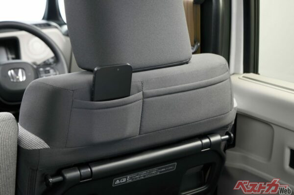 全タイプで標準装備の運転席・助手席シートバックアッパーポケット