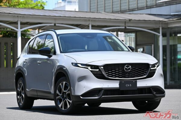 先代のデザインも踏襲してCX-5らしさをキープしながら、新しさも感じられるいでたちに