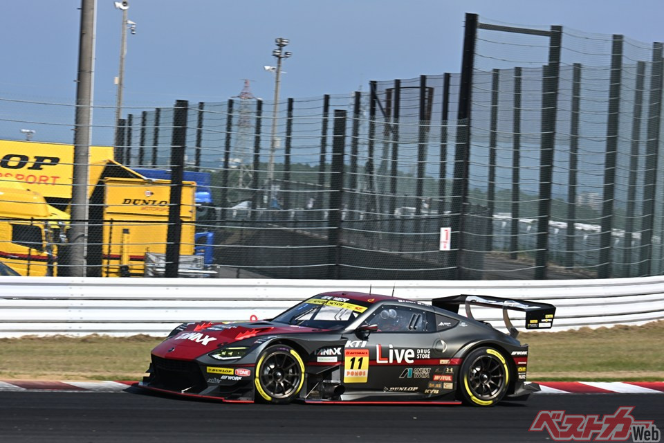 ワークとモータースポーツの関わりは非常に深い。2026年現在、SUPER GT GT300クラスに参戦しているGAINERは、ワークのホイールを装着し2014年にはチームタイトルを、2015年にはドライバーズタイトルとチームタイトルの2冠を達成