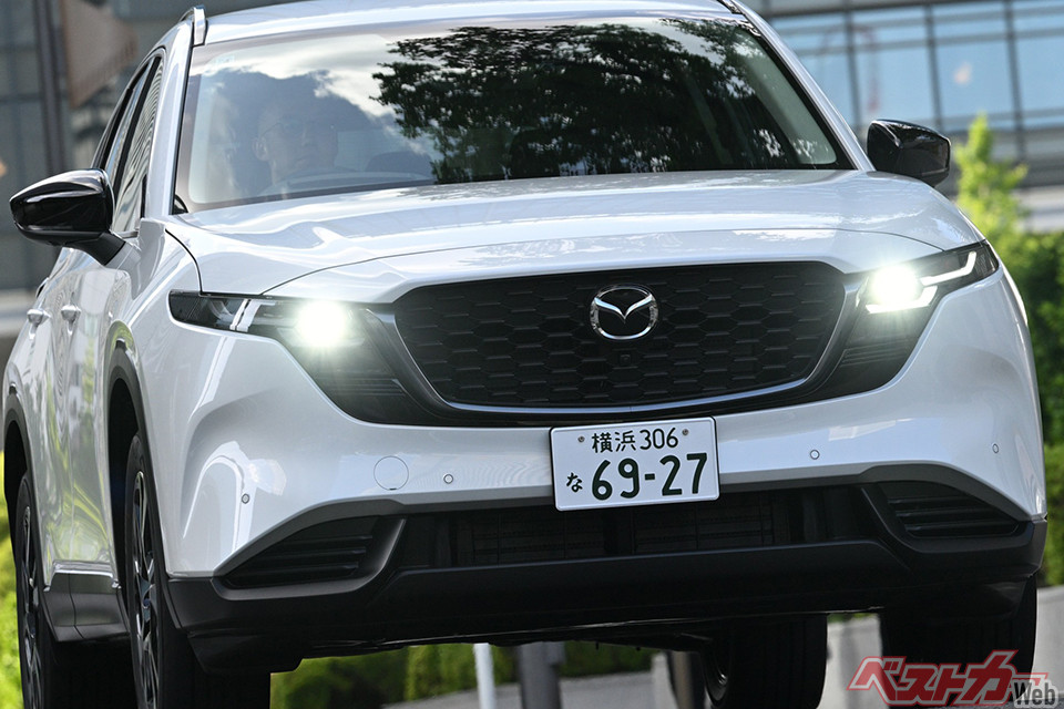 評論家も「マツダ車ってこんなに優しかったっけ」とオドロキ!?　新型CX-5は乗り心地も静粛性も大きく進化！