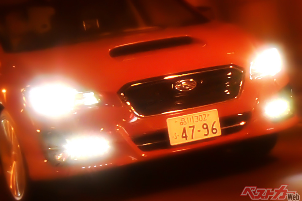 対向車が眩しすぎる!!　これからのヘッドライトに必要な条件