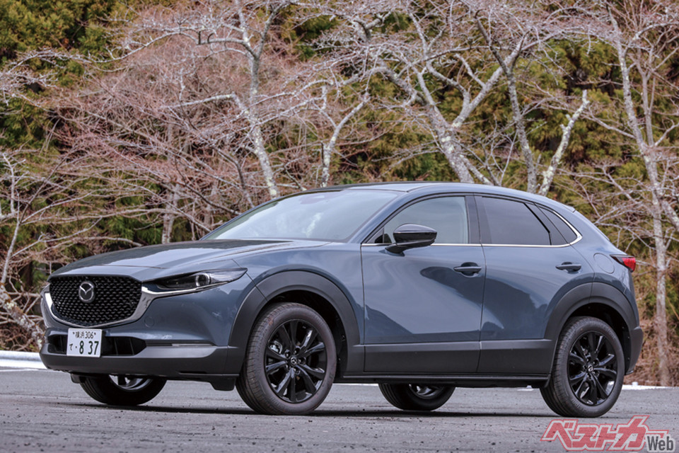 マツダ CX-30（2019年10月発売／価格：264万～375万6500円）。全長4395×全幅1795×全高1540mm、2L直4（156ps）＋モーター（6.9ps）、16.2km/L