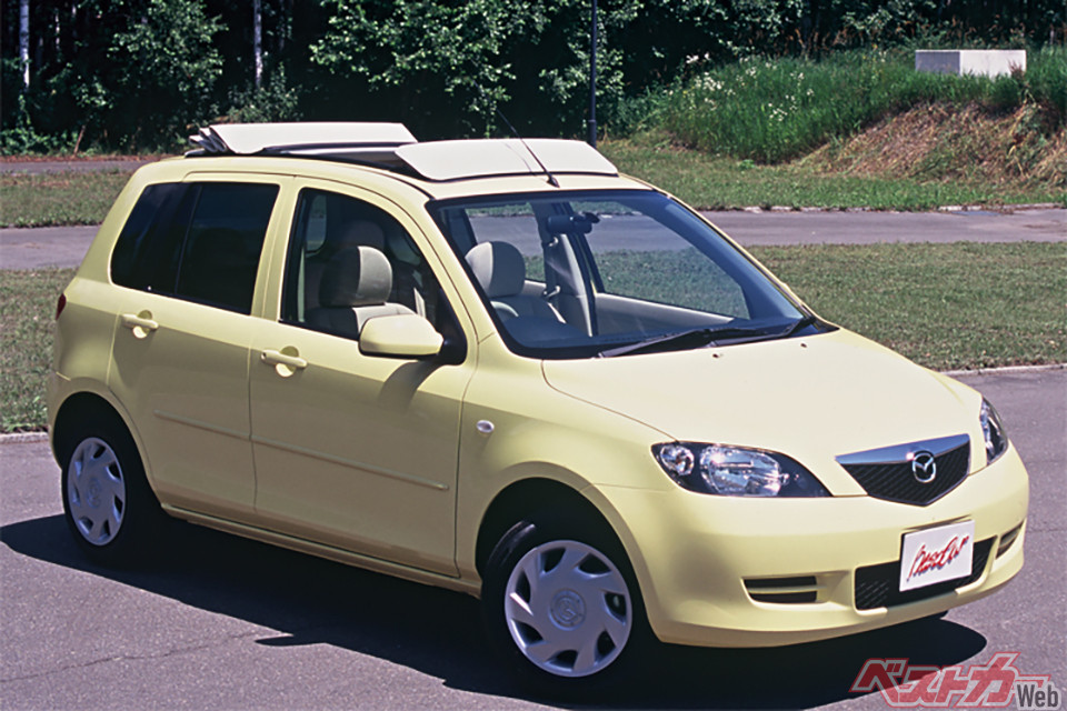 マツダ デミオ(2代目・2002~2007年)。日本国外市場では、この代からMAZDA2の名称に。デミオ=MAZDA2の歴史はここから始まる