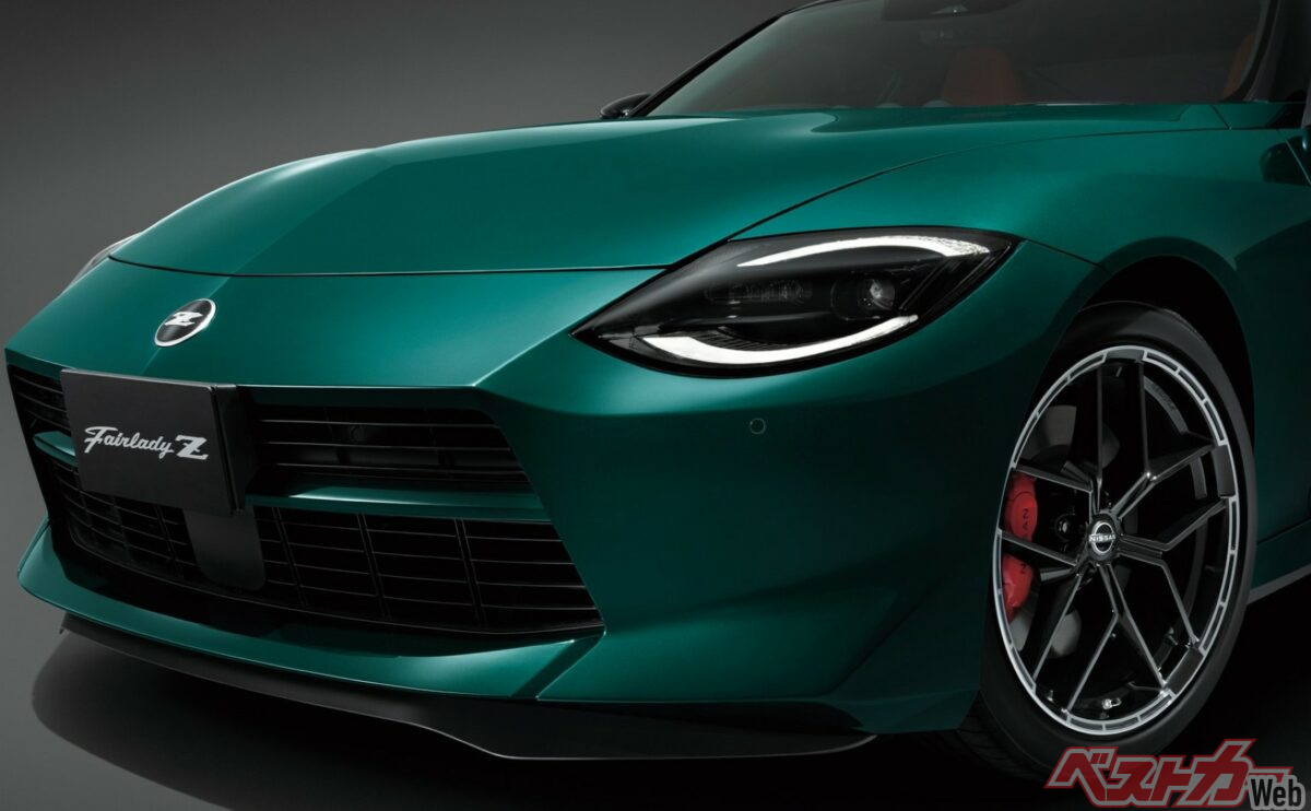 フロント中央には、歴代モデルに採用されていた「Z」モチーフのエンブレムが復活した