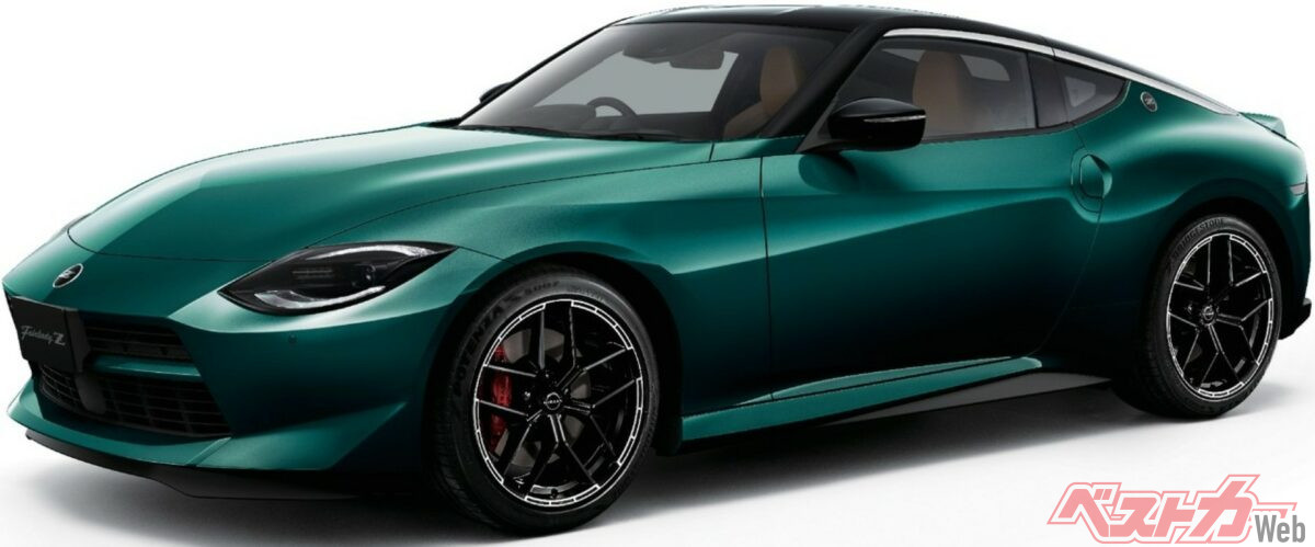 日産「フェアレディZ」のマイナーチェンジモデル。標準モデルはフロントバンパーを刷新。歴代Zを思わせるロングノーズを強調しながら、フロントリフトと空気抵抗を低減した