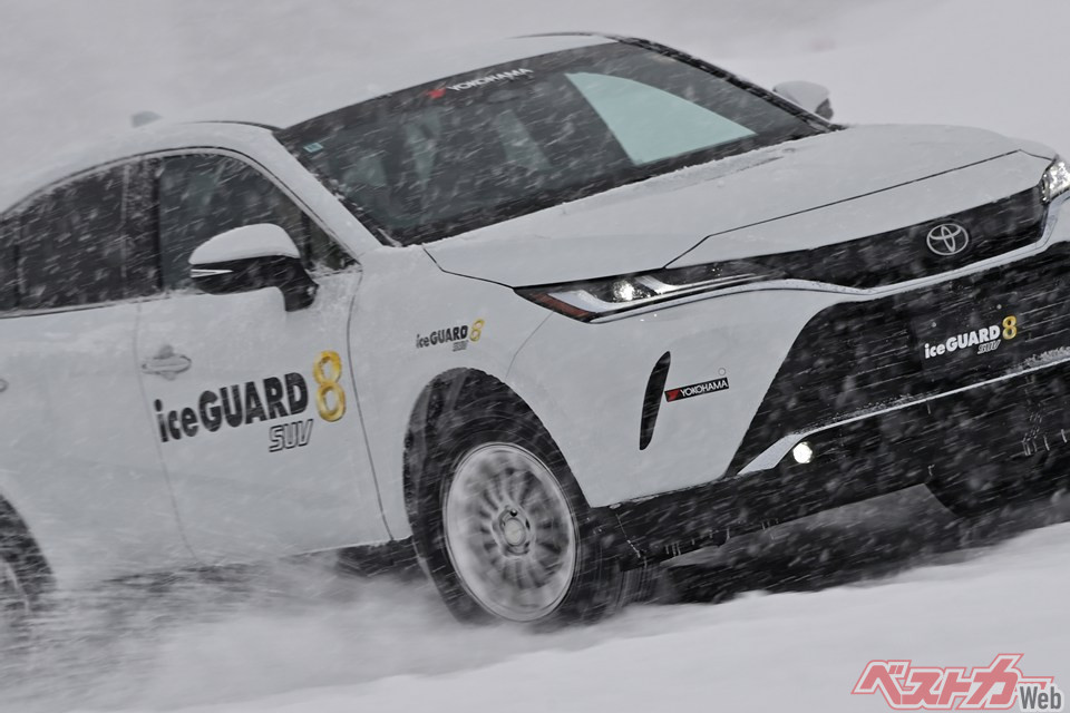 北欧居住経験もあるラリードライバーが「滑りやすい」という日本の雪は侮れない。そんな環境でもアイスガードエイトSUVはしっかりと効くようだ