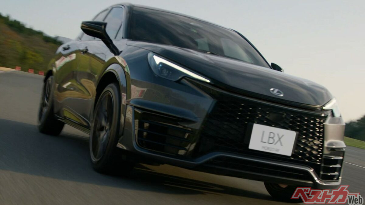 レクサスLBXが年間2万台も売れるワケ!! 420万円からでも選ばれる『小さな高級車』の魅力