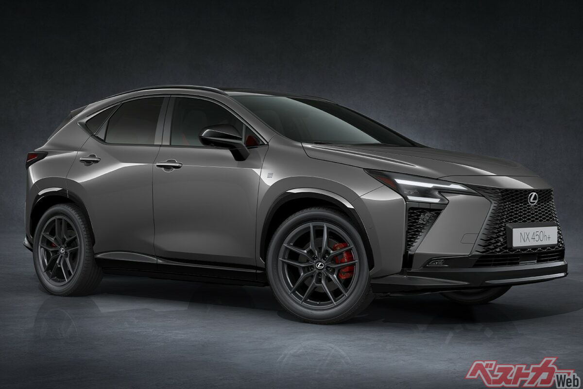  フロントアンダースポイラーの変更など、スポーティな雰囲気がより強まるF SPORT。より軽量な20インチアルミホイールなども装着