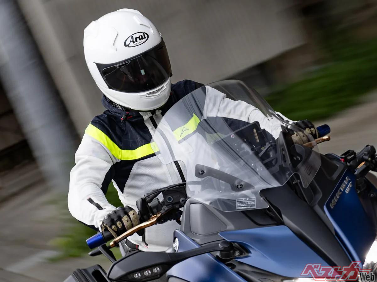 【用品テスト】Araiの新型フルフェイス「X-SNC」を890km使用。RX-7X直系のストリートモデルは何が違うのか？