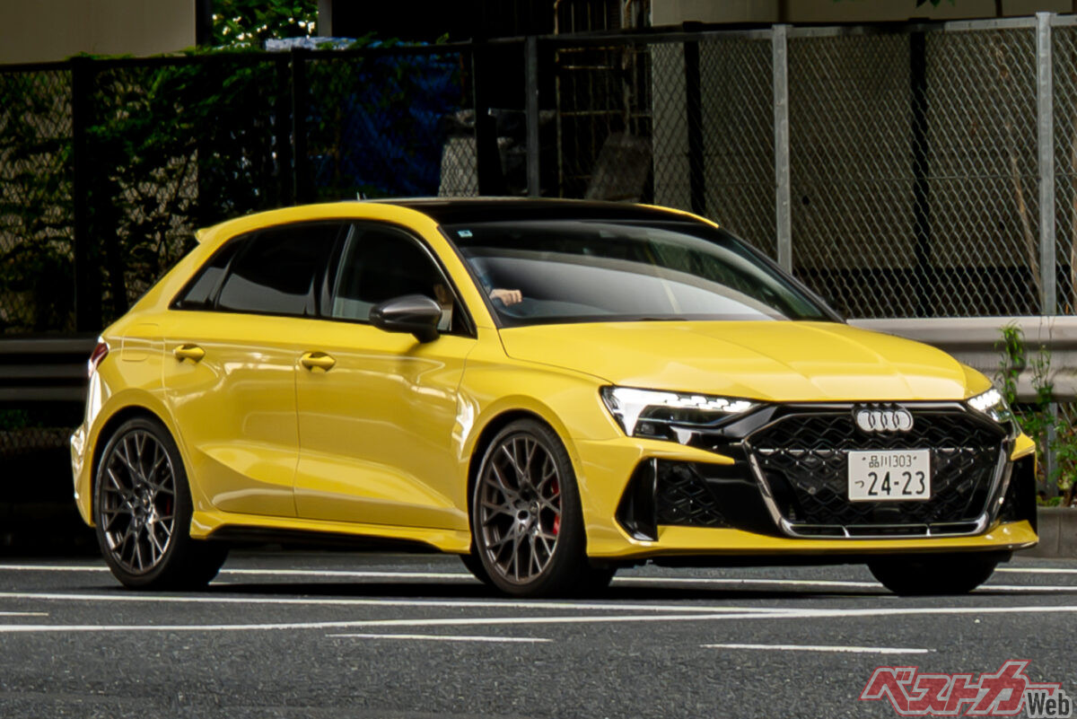 後期モデルのRS3。フロントはとくにバンパーまわりのデザインが変更となっている