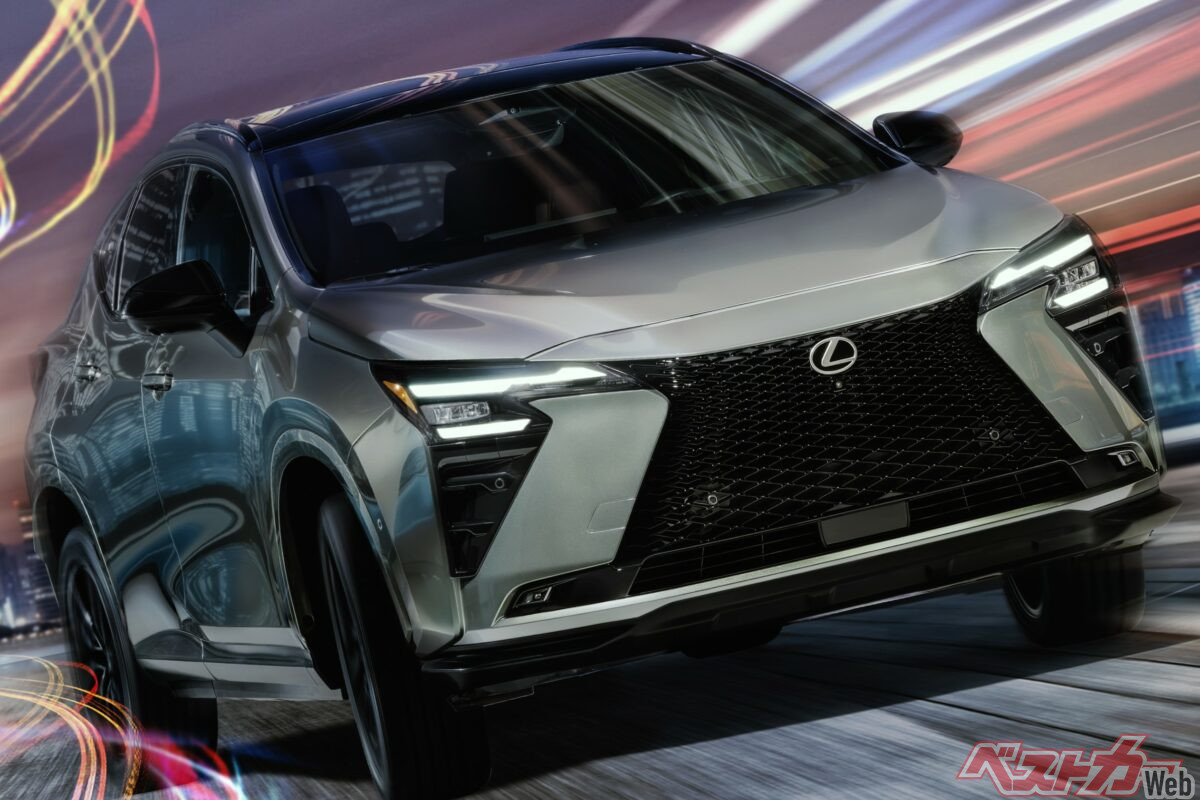 「一部改良」と思えないほど大きく変わった新型NX。中身はもちろんのことフロントの意匠もスタイリッシュに